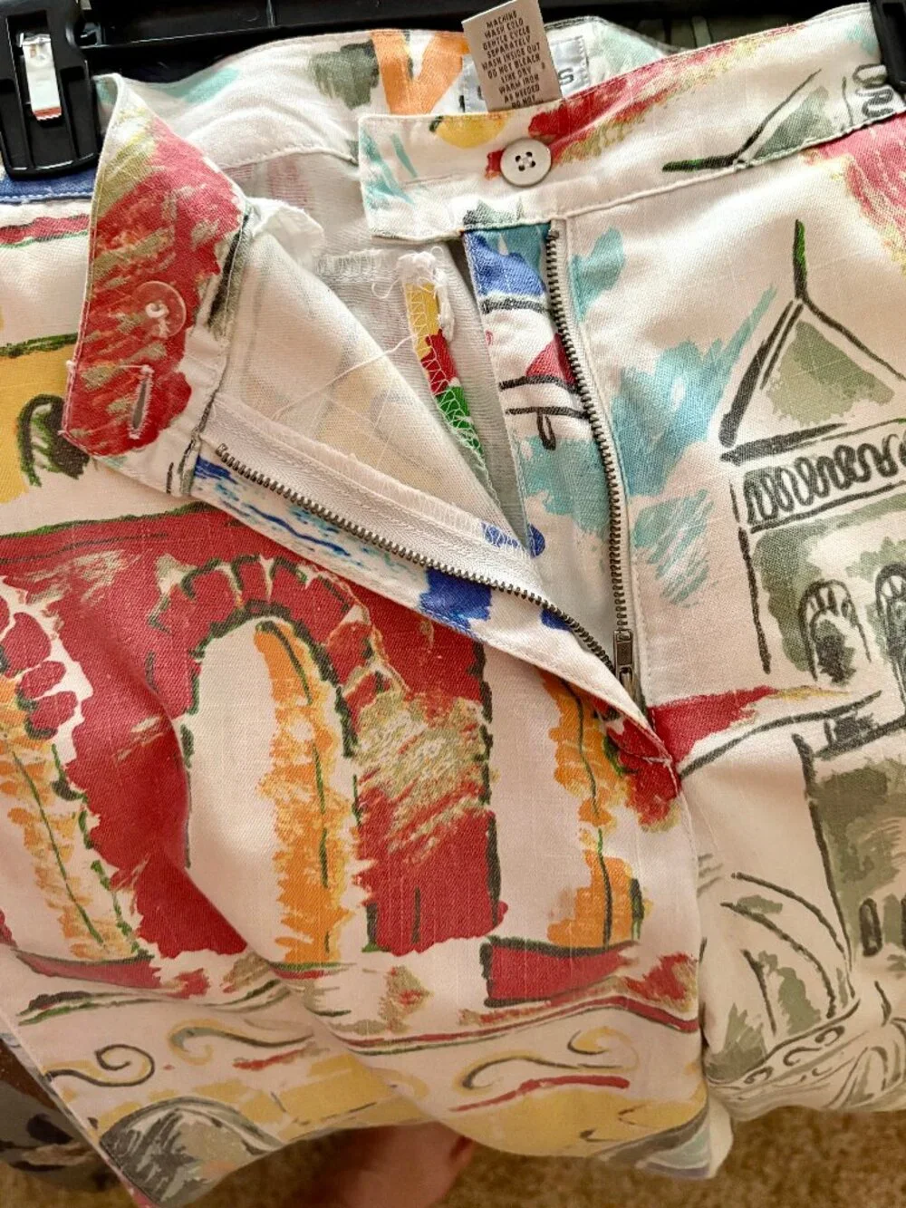 Vintage Chico's Archetectural scene print crops